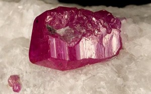 Rubin im Muttergestein